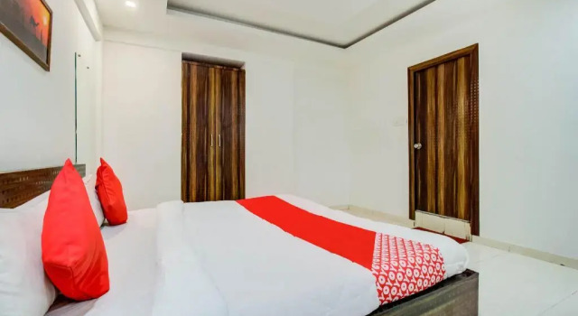 Hotel Springs by OYO Rooms, Забронировать Отель Отели Насик 3 звезды, 3*