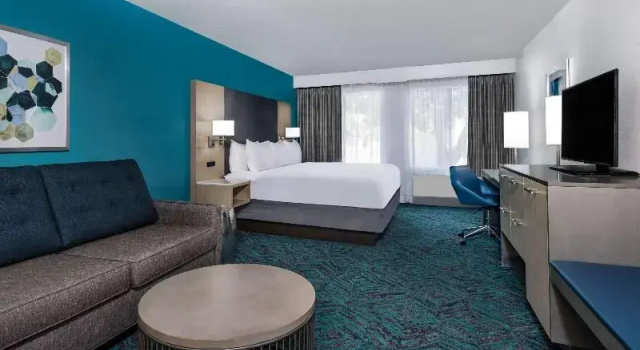 Четырёхместный люкс c 1 комнатой Radisson Hotel Colorado Springs Airport