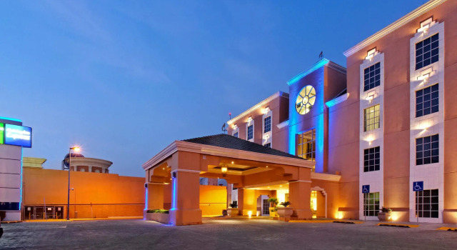 Кровать в общем номере Holiday Inn Express - Monterrey - Tecnologico by IHG