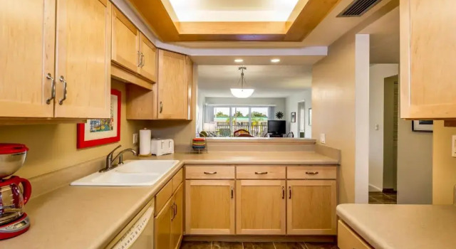 Sand Caper 202, Sleeps 4, Gulf Front, 2 Bedrooms, Elevator, Heated Pool, Забронировать Отель Отели Fort Myers Area с парковкой, Парковка
