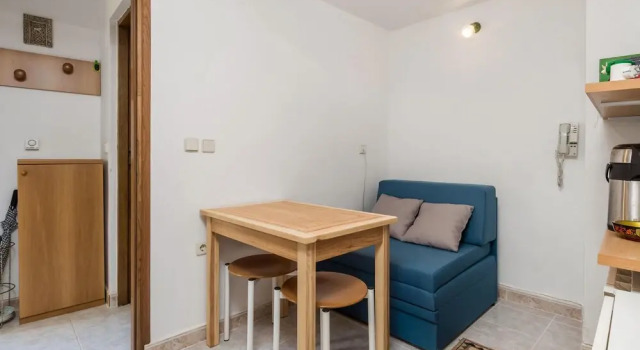 Stunning Apartment in Veli Losinj With 1 Bedrooms and Wifi, Prenota Appartamento Hotel a Isole Quarnerine con parcheggio, Parcheggio