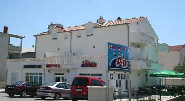 Кровать в общем номере Hotel Adria