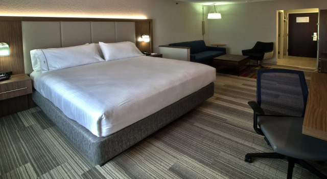 Люкс Holiday Inn Express & Suites Evansville North by IHG