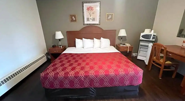 Номер Standard Super 8 by Wyndham Pembroke