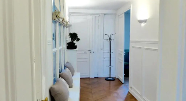 Апартаменты Marvellous Sunbathed 3BR at the heart of Paris