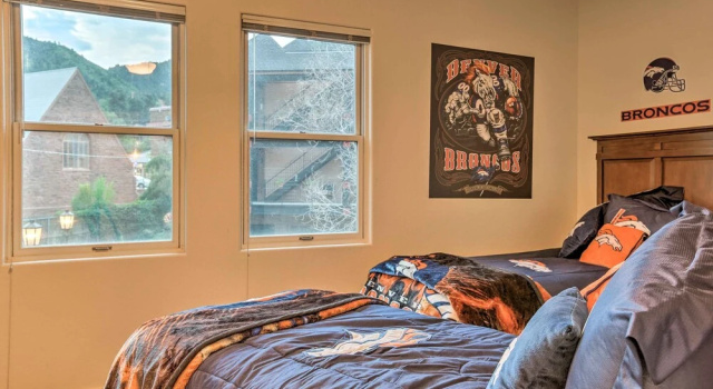 Апартаменты Downtown Manitou Springs Home: Tranquil Creek View