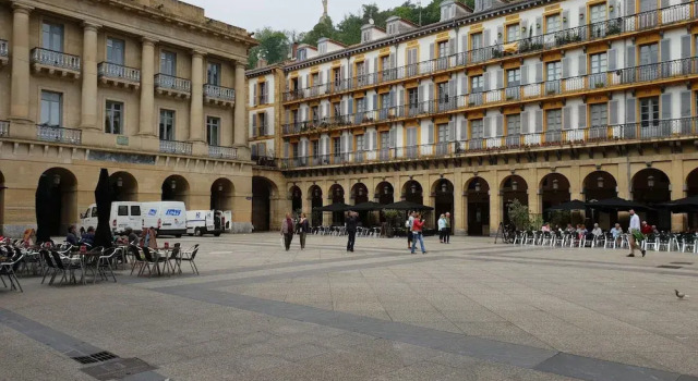 Plaza Consti, Забронировать Отель Сан-Себастьян Costa Guipúzcoa, рядом с Собор Доброго Пастыря
