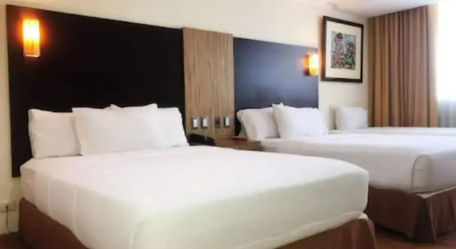 Трёхместный номер Standard GH Galeria Hotel