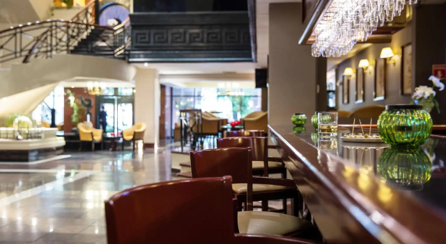 Кровать в общем номере Krystal Monterrey