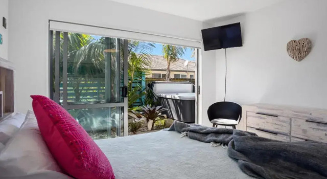 Gibson's Garage - Waihi Beach Holiday Home, Buchen Sie Hotel Waihi 
