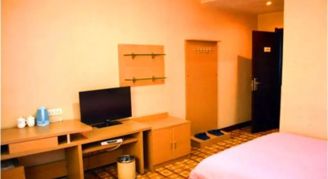Hohhot Jiahong Home Inn Ulanqab East Street 4th Branch, Book Hotel Hoteller i Saihan med parkering, Parkering