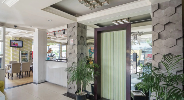 RedDoorz Plus near Mangga Besar Station 2, Забронировать Отель Отели Джакарты 3 звезды, рядом с Glodok Market, 3*
