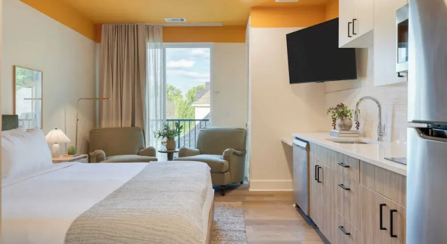 Двухместный номер Deluxe с балконом The Gilmore, an AvantStay Hotel