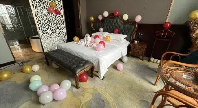 Люкс Executive Mingmen Grand Rezen Hotel (Kunlun Lake Hotan New Night Market)