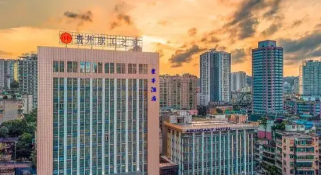 Guizhou Abundant Hotel, Rezerwuj Hotel Hotele w Guiyang z basenem, w pobliżu Modern Capital, Basen