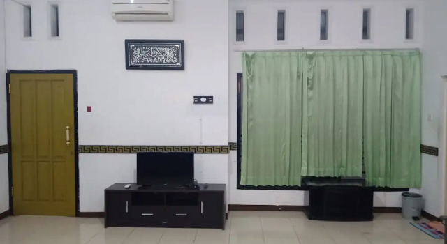 Standard famille chambre RedDoorz Syariah At Santana Stasiun Kepanjen