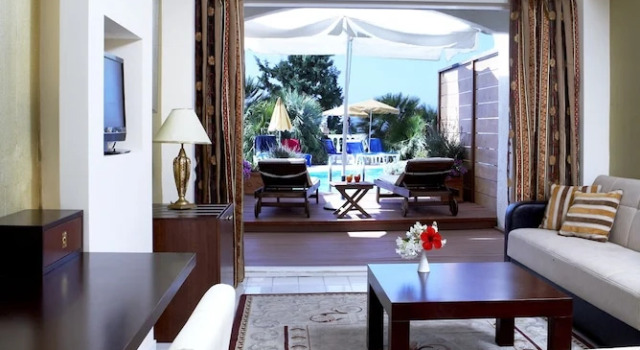 Полулюкс с видом на бассейн Sunshine Corfu Hotel And Spa