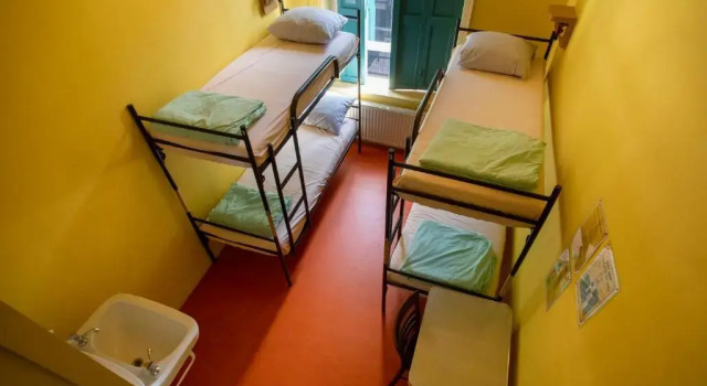 Кровать в общем номере (женский номер) Strowis Hostel