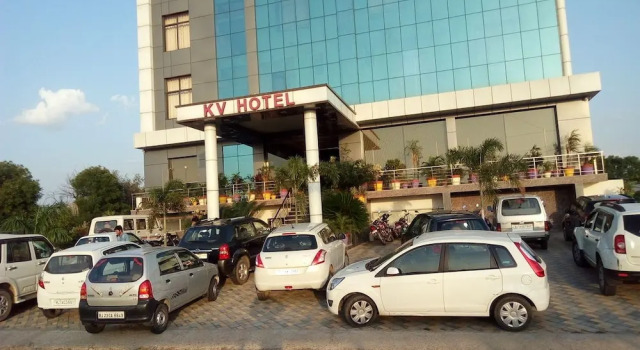 K V Hotel & Restaurant, Забронировать Отель Отели штата Раджастхана с парковкой, Парковка