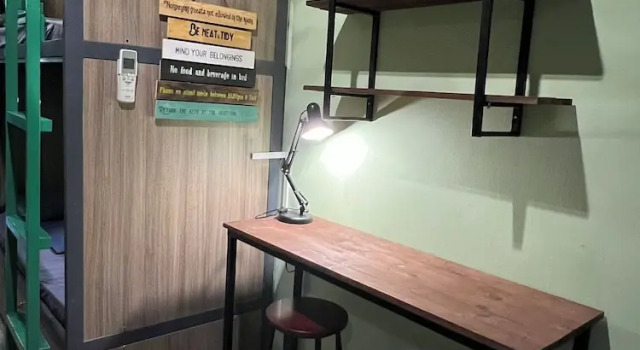 Кровать в общем номере с балконом Hanoi EcoStay 2 hostel