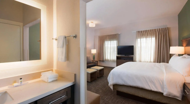 Двухместный люкс Staybridge Suites Wisconsin Dells - Lake Delton, an Ihg Hotel