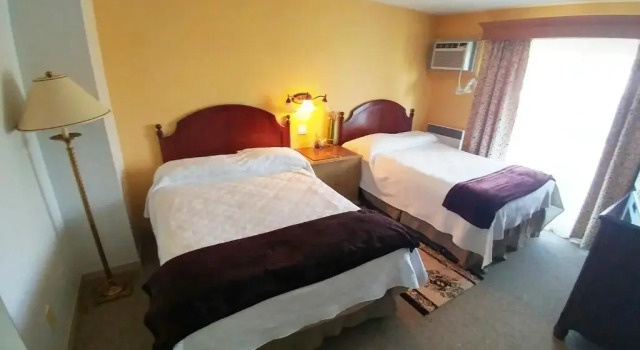 Четырёхместный люкс Hotel Motel Granby