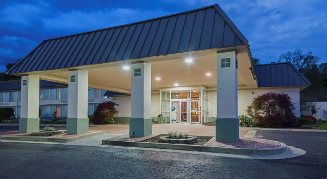 Clarion Inn, Buchen Sie Hotel White Hall 