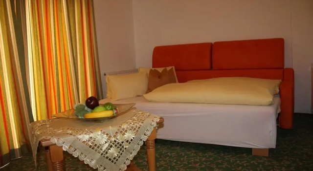 Hotel Garni Hüttl Bernd, Rezerwuj Hotel Hotele w Salzburg z parkingiem, Parking