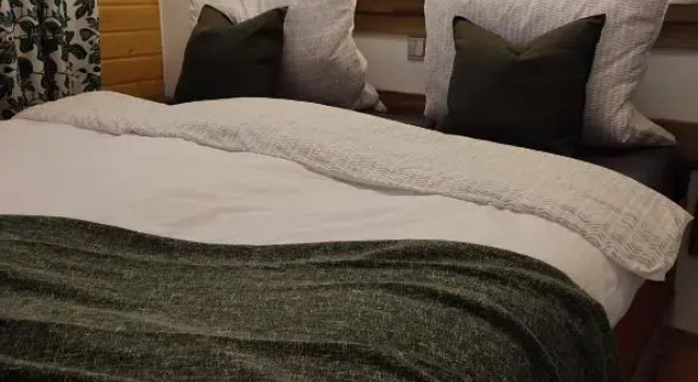 Erholsame 2 Zimmer FeWo mit King-Size-Bett, Pool & Stellplatz, Забронировать Апартаменты/квартира Отели в центре Байрсброн с завтраком, отели в центре Байрсброн с завтраком