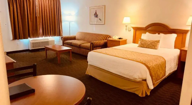 Семейный люкс St. George Inn and Suites