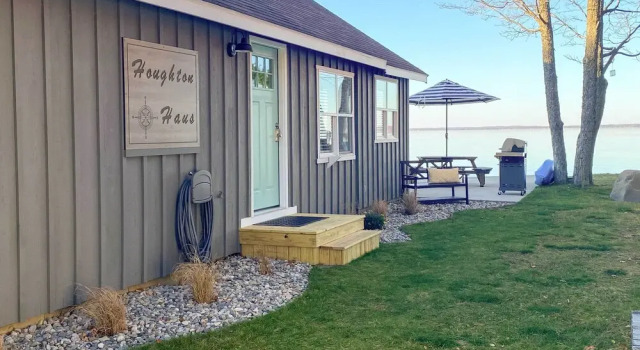 Коттедж Charming Modern Cottage on Houghton Lake