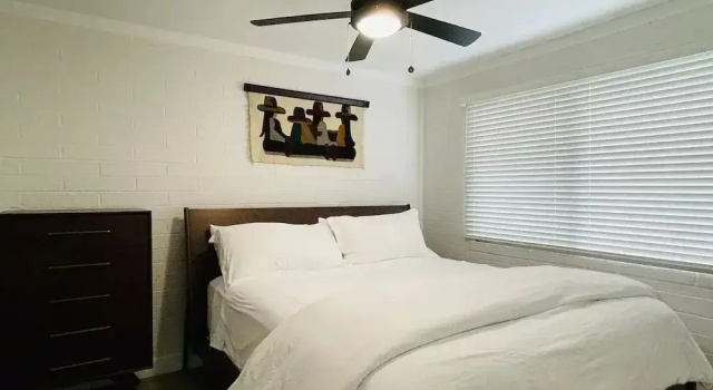 Walkable OTS Mid Century Condo-Pool