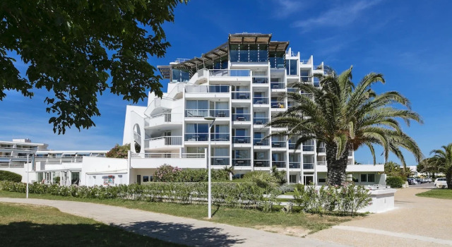 Трёхместный номер Superior с балконом и с видом на сад Thalazur Port-Camargue - Hotel & Spa