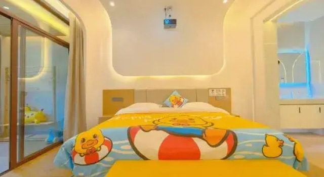 Семейный люкс с балконом Shanye Hot Spring Hotel (Yichun Warm Soup Tianmu Hot Spring Valley Branch)