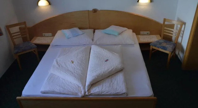 Pension Truya - Hof, Rezerwuj Hotel Hotele w Tyrol z parkingiem, Parking