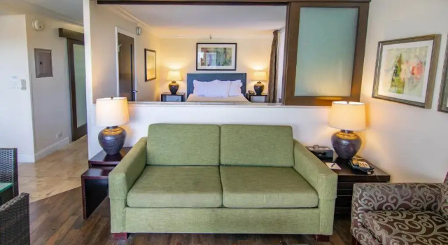 Номер с 2 комнатами с видом на город Regency on Beachwalk Waikiki by OUTRIGGER