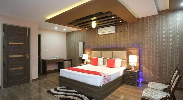 Hotel Platina Derabassi, Varaa Hotelli Ambala 