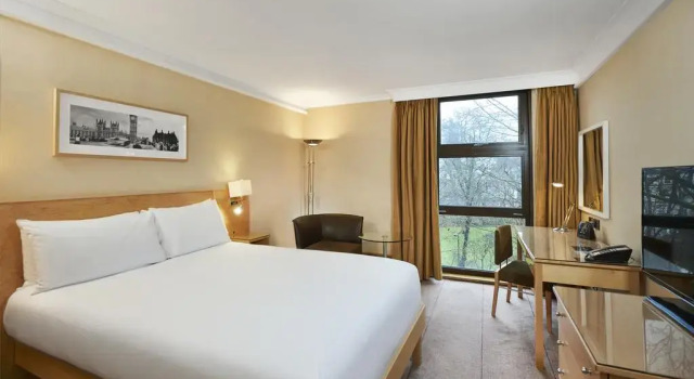 Номер смежный семейный Hilton London Kensington Hotel