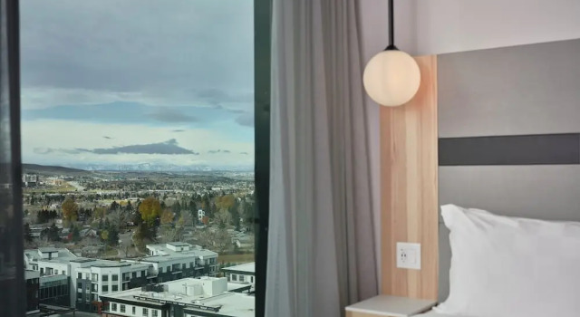 Двухместный номер Classic с видом на горы Alt Hotel Calgary University District