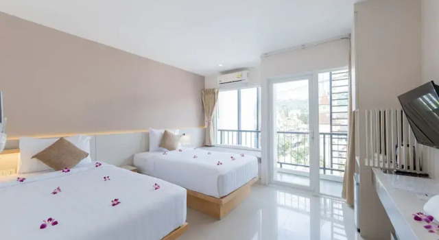 Двухместный номер Deluxe с балконом La Vista Patong Hotel