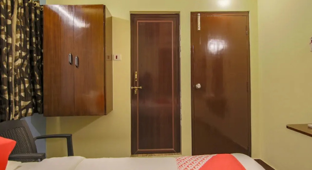 OYO 10711 Hotel NSNR Residency
