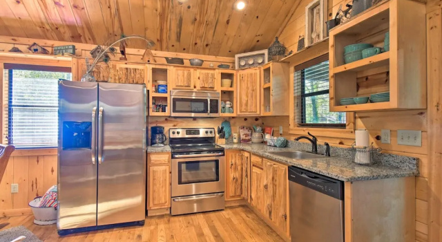 Апартаменты Broken Bow Hideaway w/ Hot Tub & Fire Pit!