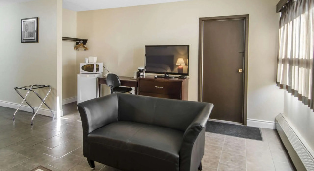 Dvoulůžkový s manželskou postelí Apartmá Econo Lodge Lloydminster