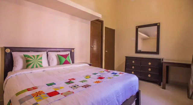 OYO 11424 Home Elegant 3BHK Villa Near Dona Paula Beach, Boek Villa Hotels in Noord-Goa met parkeren, Parkeren
