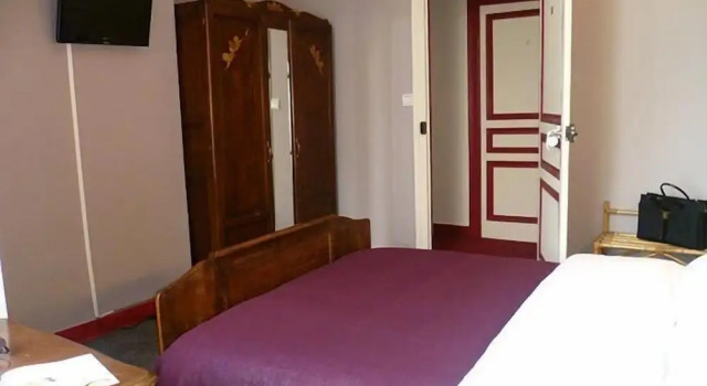 Hôtel Le Relais Lamartine, Забронировать Отель Отели Лиможа с парковкой, рядом с Церковь Сен-Мишель-де-Лион, Парковка