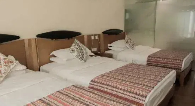 Трёхместный номер Standard Xiangruiju Inn