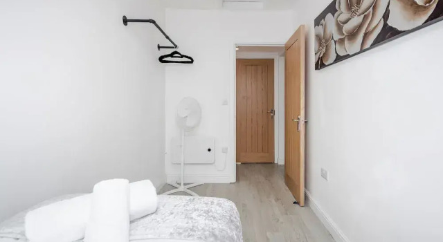 Comfortable 2BR Apartment in Bedford, Varaa Huoneisto Asunnot kohteessa Merseyside, Huoneisto