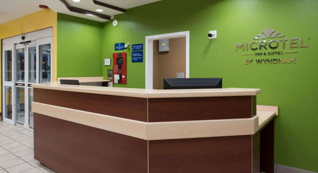 Microtel Inn & Suites by Wyndham Rogers, Varaa Hotelli Hotellit Ozark pysäköinnillä, Pysäköinti