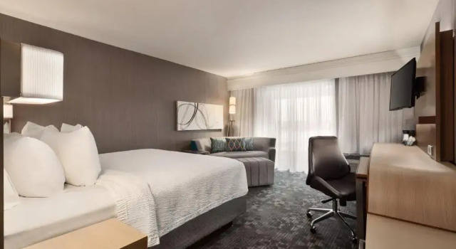 Standard Zimmer Courtyard by Marriott Topeka