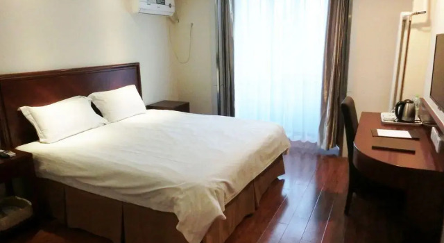 Двухместный номер Standard GreenTree Inn Beijing Mentougou Express Hotel